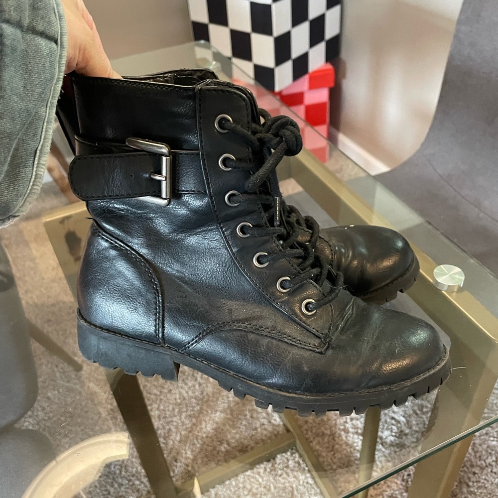 Combat boots